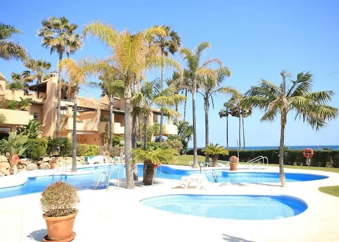 Alcazaba Three Bedroom 埃斯特波纳