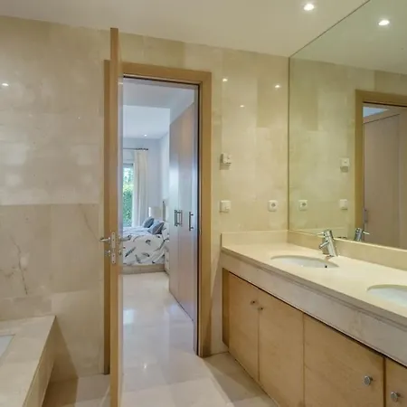 Alcazaba Three Bedroom * Эстепона