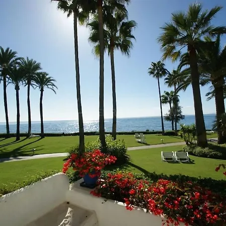 Alcazaba Three Bedroom Апартаменты *