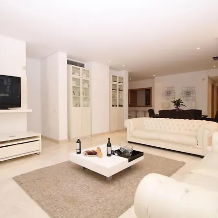 Alcazaba Three Bedroom Daire *