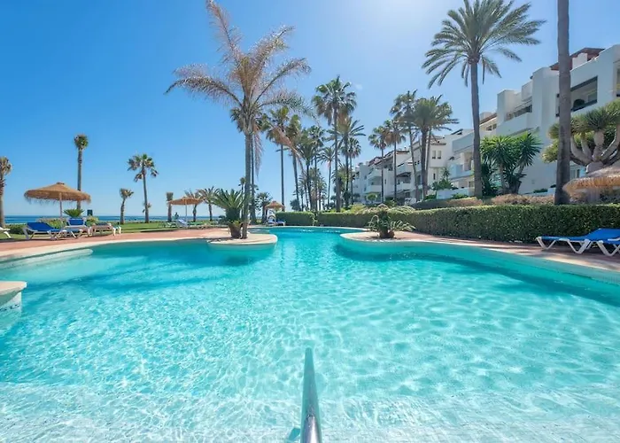 Alcazaba Three Bedroom * 에스테포나